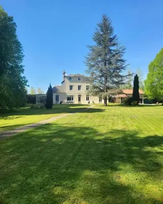 Jardin de l'établissement Magnifique Maison de Campagne
