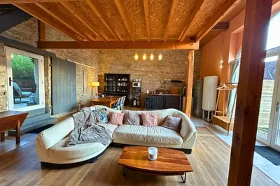 Coin salon dans l'établissement Les Gîtes de Pronleroy l Gîte Rural 27 Couchages et SPA En Picardie