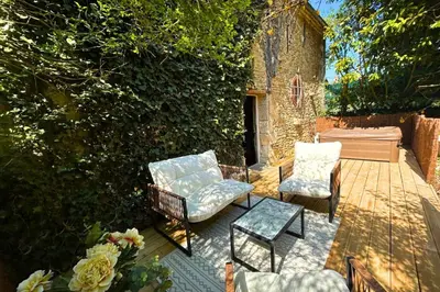 Coin salon dans l'établissement Les Gîtes de Pronleroy l Gîte Rural 27 Couchages et SPA En Picardie
