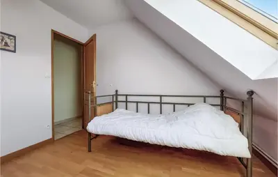 Un ou plusieurs lits dans un hébergement de l'établissement Stunning Home In St Paer With Wifi