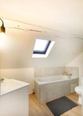 Salle de bains dans l'établissement Le Cocon : studio en Hypercentre Cathédrale