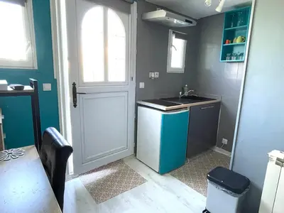 Cuisine ou kitchenette dans l'établissement Studio cosy indépendant avec Jardin à Osny proche Cergy Pontoise