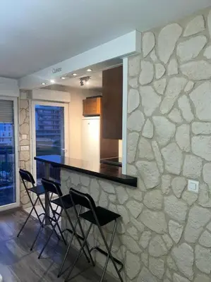 Cuisine ou kitchenette dans l'établissement Appartement (CERGY)