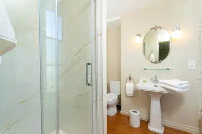 Salle de bains dans l'établissement Château de Luzières
