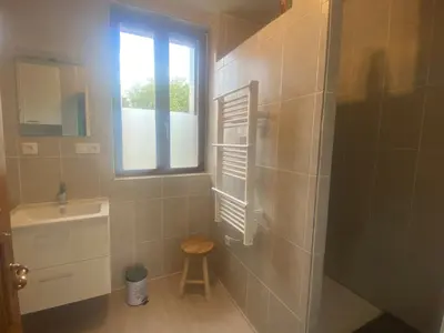 Salle de bains dans l'établissement Maison calme
