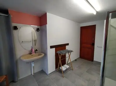 Salle de bains dans l'établissement Gite du Colombier