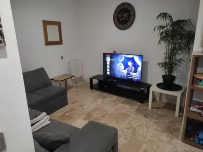 Télévision ou salle de divertissement dans l'établissement maison luxe césar aeroport tillé 2 a 7 personnes