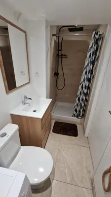Salle de bains dans l'établissement maison neuve - le laos -