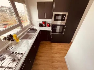 Cuisine ou kitchenette dans l'établissement Spacieux logement en famille - 296
