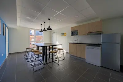 Cuisine ou kitchenette dans l'établissement Résidence Nemea Rouen Constantine