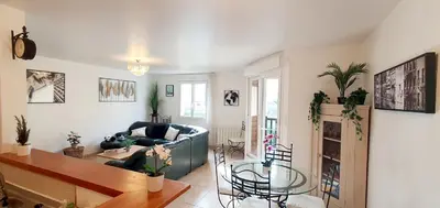 Coin salon dans l'établissement The TRIBE- Superbe duplex standing 8 places