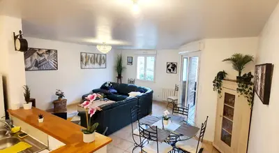 Coin salon dans l'établissement The TRIBE- Superbe duplex standing 8 places