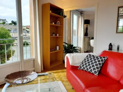 Coin salon dans l'établissement Le Loft de L’Écluse / F2 cosy au bord de l'eau