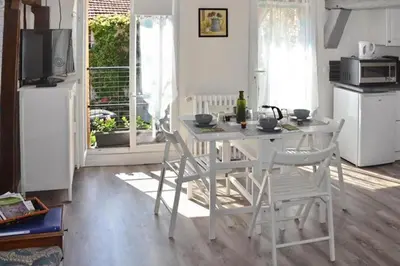 Cuisine ou kitchenette dans l'établissement Les Agapanthes