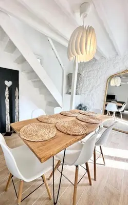 Coin salon dans l'établissement Maison de Ville Rénovée avec Charme