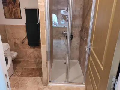 Salle de bains dans l'établissement maison luxe cléo aeroport tillé 2 a 5 personnes