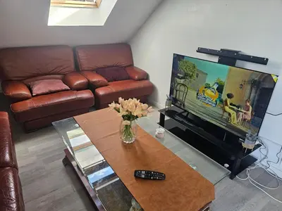 Télévision ou salle de divertissement dans l'établissement Appartement meublé , 1 chambre