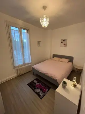 Un ou plusieurs lits dans un hébergement de l'établissement Maison indépendante Chambly 3 chambres