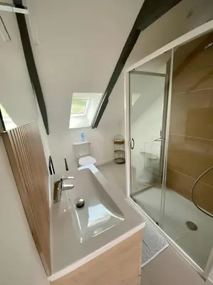 Salle de bains dans l'établissement Maison familiale avec extérieur Ménage et linges inclus