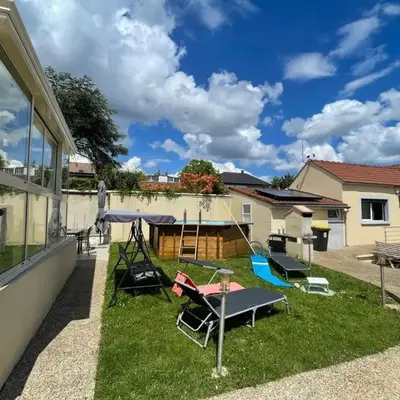 Maison paisible avec piscine
