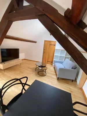 Télévision ou salle de divertissement dans l'établissement L'enclave intime