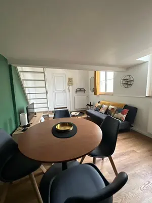 Coin salon dans l'établissement Charmant Duplex parking en option
