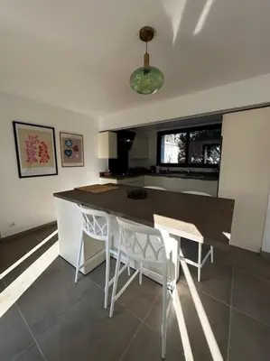 Cuisine ou kitchenette dans l'établissement Maison de campagne normande