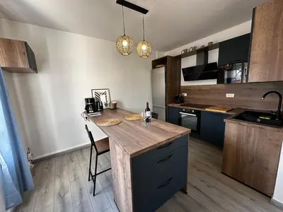Cuisine ou kitchenette dans l'établissement Le Ti'Verdun gare de Vernon Giverny