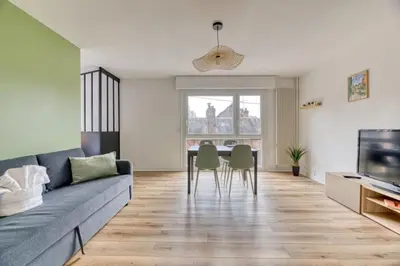 Télévision ou salle de divertissement dans l'établissement Marine votre F2 moderne à Rouen