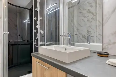 Salle de bains dans l'établissement Marine votre F2 moderne à Rouen