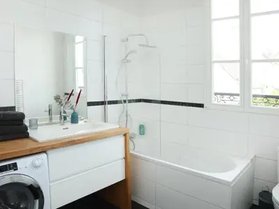 Salle de bains dans l'établissement La Maison du Clocher by La Boîte En Plus