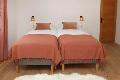 Un ou plusieurs lits dans un hébergement de l'établissement La Maison du Clocher by La Boîte En Plus