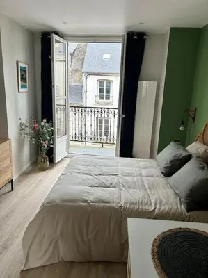 Un ou plusieurs lits dans un hébergement de l'établissement Terasse avec superbe vue sur le marché de Dieppe