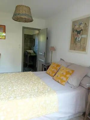 Un ou plusieurs lits dans un hébergement de l'établissement Chambre de charme