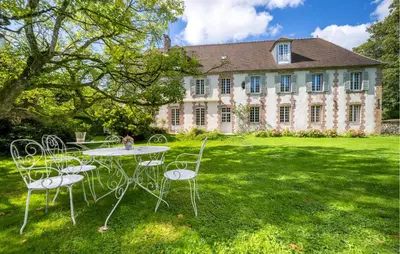 Jardin de l'établissement Magnifique Maison Avec Piscine
