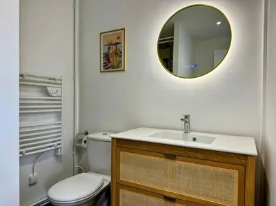 Salle de bains dans l'établissement Le Logis du Roi, Hyper centre-ville