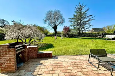 Jardin de l'établissement Le Gîte d’en Bas-St Valery à 15min-Équipement bébé