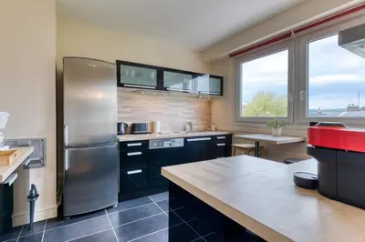 Cuisine ou kitchenette dans l'établissement Françoise F5 avec petit parking