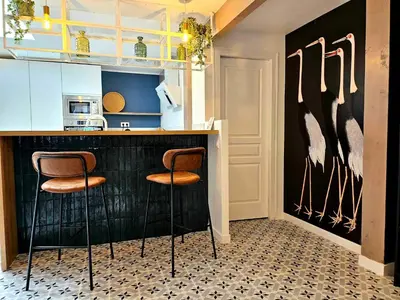 Cuisine ou kitchenette dans l'établissement Elégante maison amiénoise - proche gare, home-cinéma, 3 chambres doubles, 1 chambre familiale avec jacuzzi privatif - La Maison Des Petits Sablon