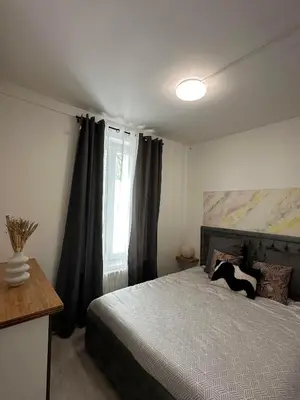 Un ou plusieurs lits dans un hébergement de l'établissement Cosy House à 9 mins RER A et 35 mins de Paris