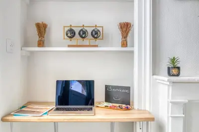 Télévision ou salle de divertissement dans l'établissement La Main d'Or - Confort - Calme - Centre