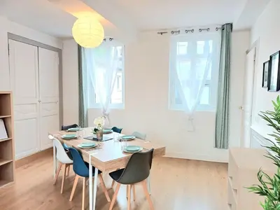 Télévision ou salle de divertissement dans l'établissement Le Commercy - En Hyper Centre Et Très Spacieux