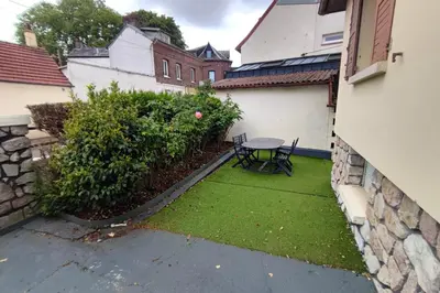 Jardin de l'établissement Céline - Belle Maison moderne