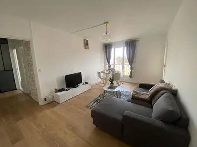 Coin salon dans l'établissement Appartement rénové et spacieux, Terrasse, 4 pers
