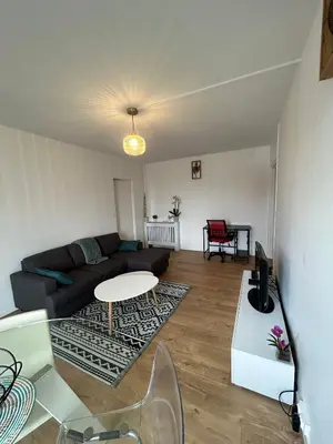 Coin salon dans l'établissement Appartement rénové et spacieux, Terrasse, 4 pers