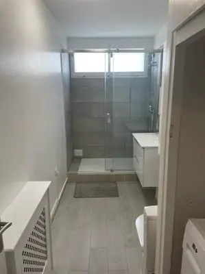 Salle de bains dans l'établissement Appartement rénové et spacieux, Terrasse, 4 pers