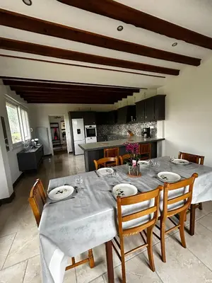 Cuisine ou kitchenette dans l'établissement Le cottage des quatre vents