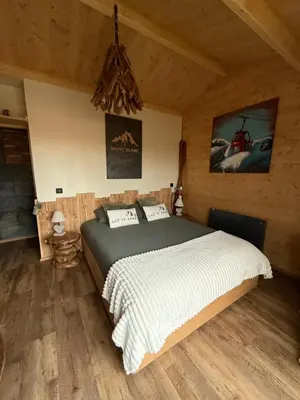 Un ou plusieurs lits dans un hébergement de l'établissement Coeur de Lodge spa privatif