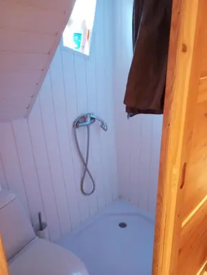 Salle de bains dans l'établissement Maisonnette de Gadag