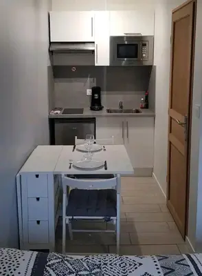 Cuisine ou kitchenette dans l'établissement Studio HAPPY'Home tout confort proche Rouen